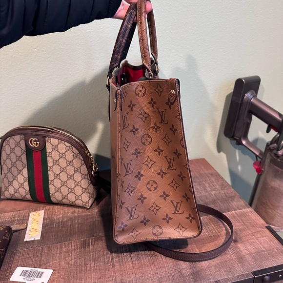 Louis Vuitton MM Monogram Tote - Picture 3 of 10